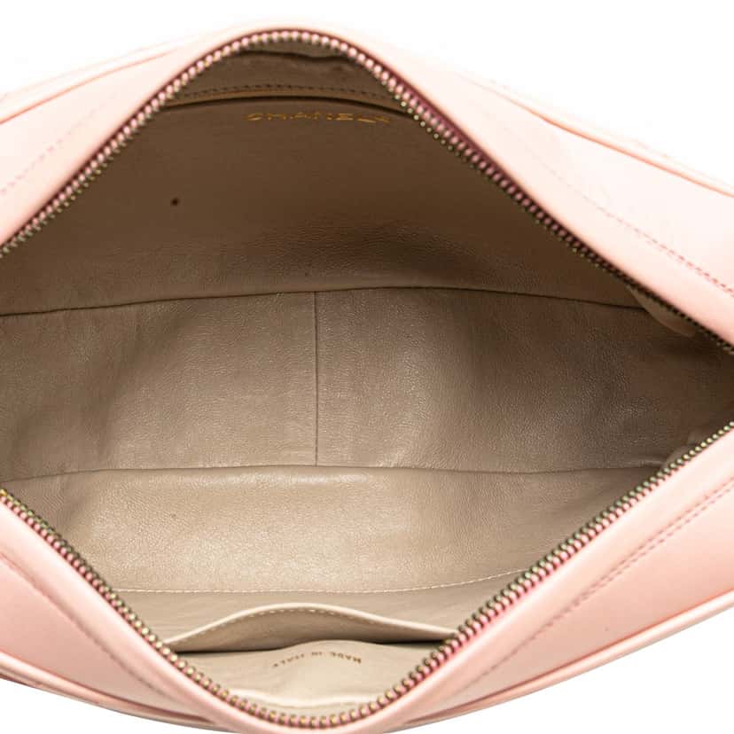 Chanel CC Quilted Lambskin Camera Crossbody Pink Leather Good condition - Model View