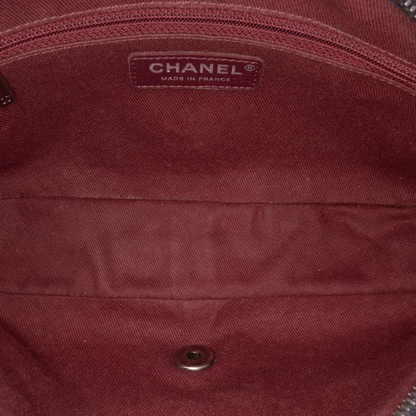 Chanel Small Quilted Distressed Calfskin Easy Flap Blue Leather Good condition - Model View