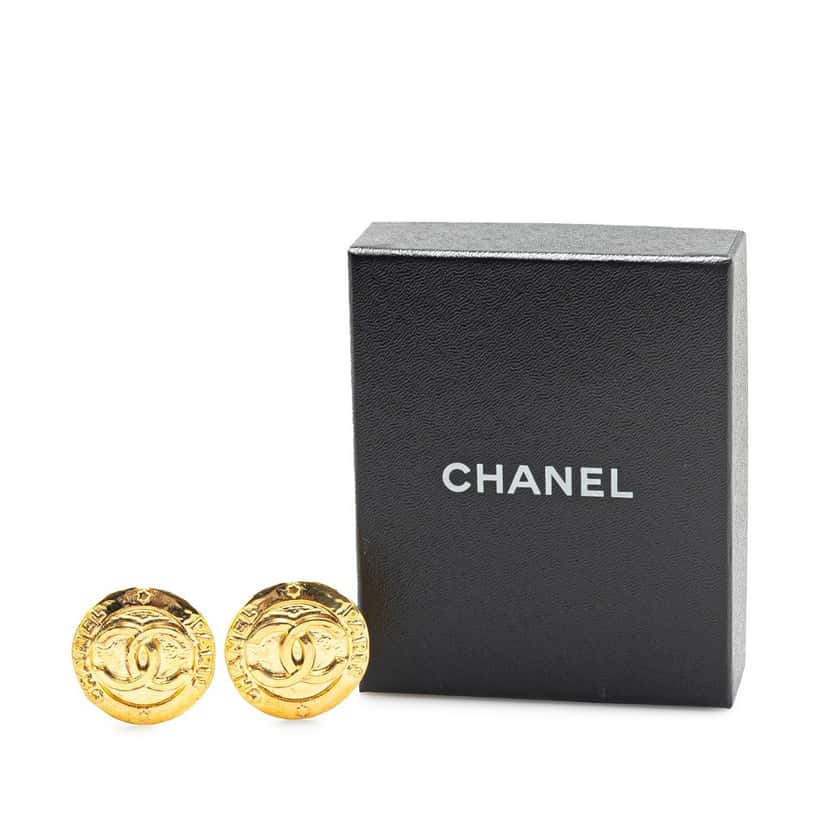 Chanel CC Gold Plated Round Clip On Earrings Gold Metal Good condition - Model View