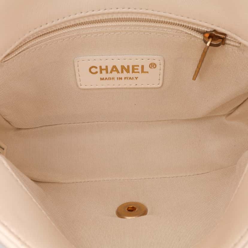 Chanel Small Quilted Lambskin CC Coin Flap Brown Leather Good condition - Model View