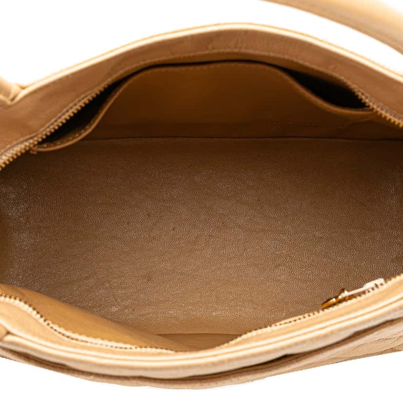 Chanel Caviar Medallion Tote Brown Leather Good condition - Model View