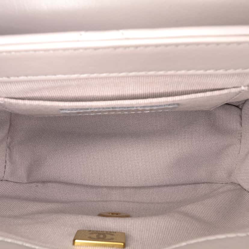 Chanel CC Quilted Lambskin Rounded Flap Grey Leather Very good condition - Model View