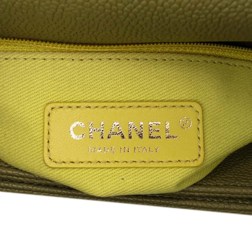 Chanel Medium Quilted Caviar Thread Around Flap Green Leather Good condition - Box View