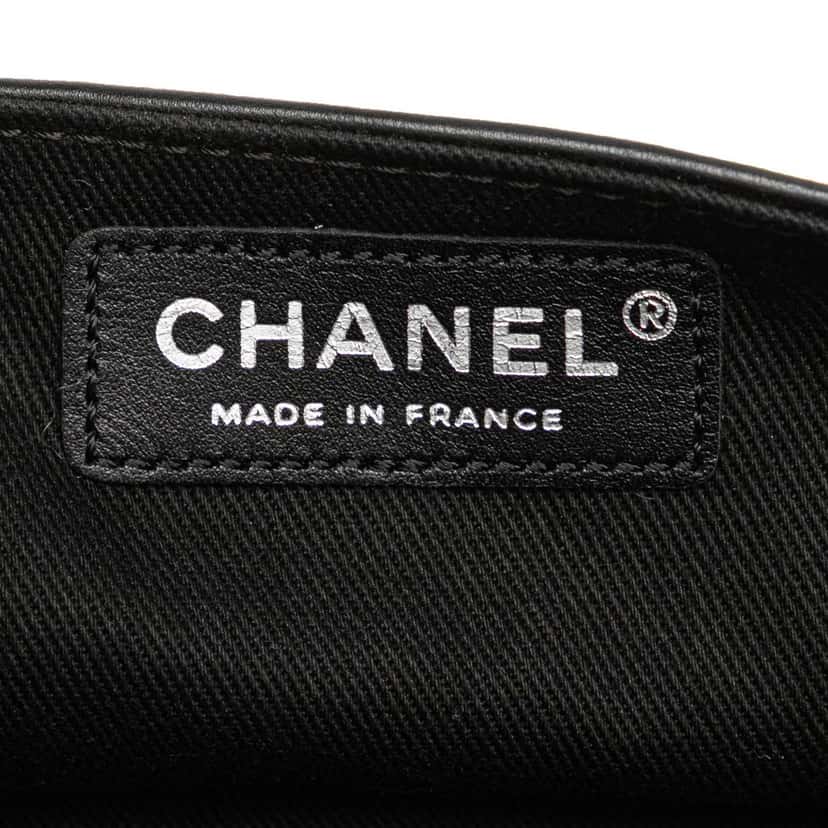 Chanel Quilted Calfskin Star Attitude Grommet Fold Over Clutch Black Leather Good condition - Box View