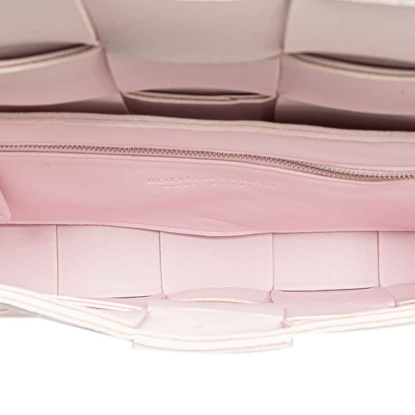 Bottega Veneta Nappa Intrecciato Cassette Crossbody Pink Leather Very good condition - Model View