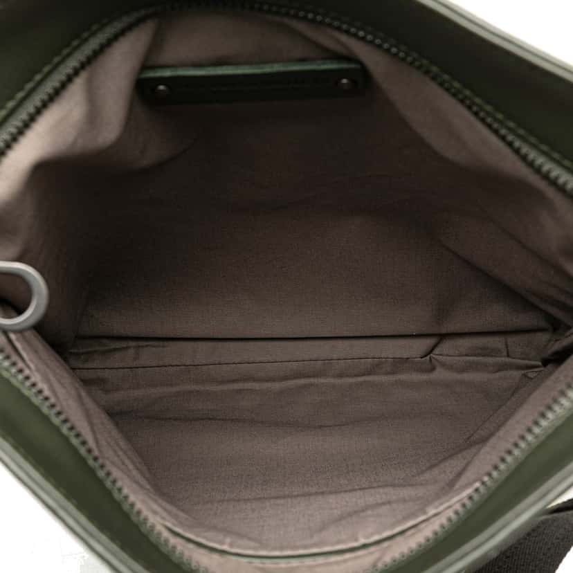 Bottega Veneta Leather Intrecciato Crossbody Green Leather Good condition - Model View
