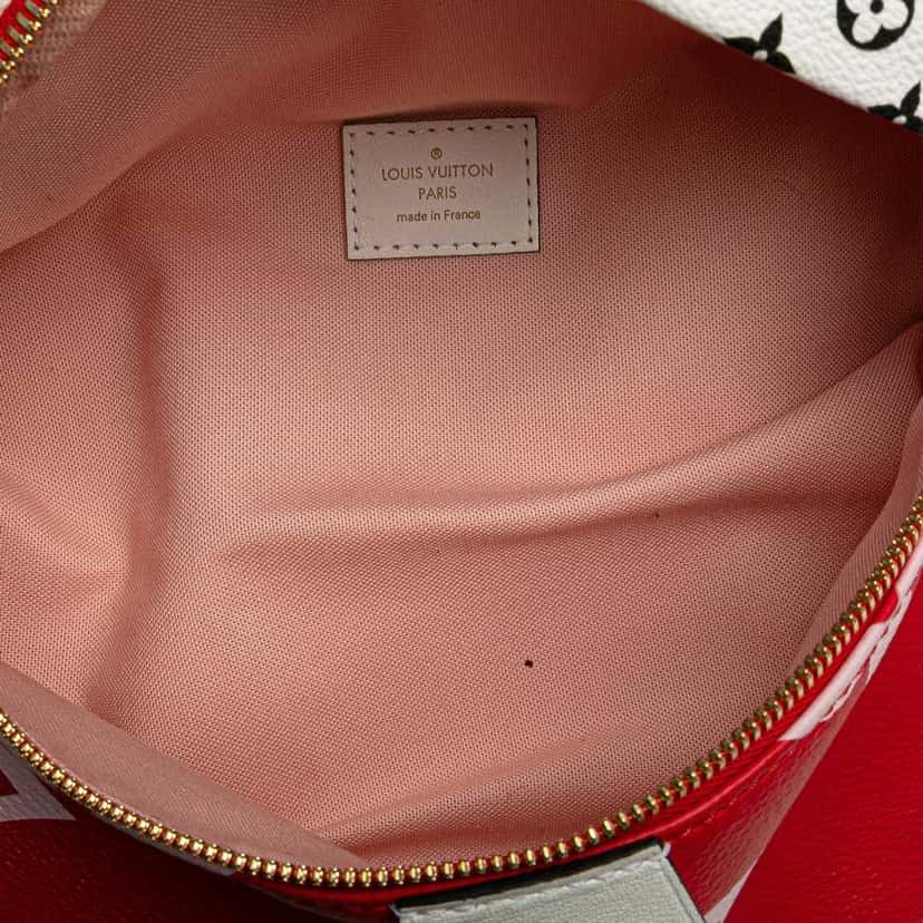 Louis Vuitton Monogram Giant Bumbag Red Canvas Good condition - Model View