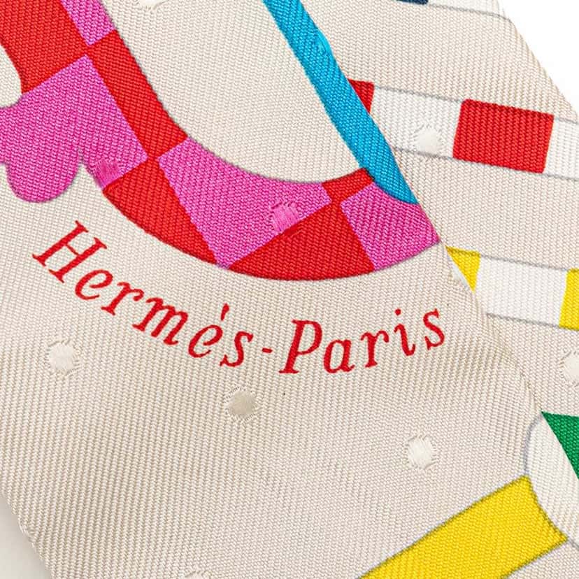Hermès Bouclerie Moderne Plumetis Silk Twilly Scarf White Silk Very good condition - Inside View