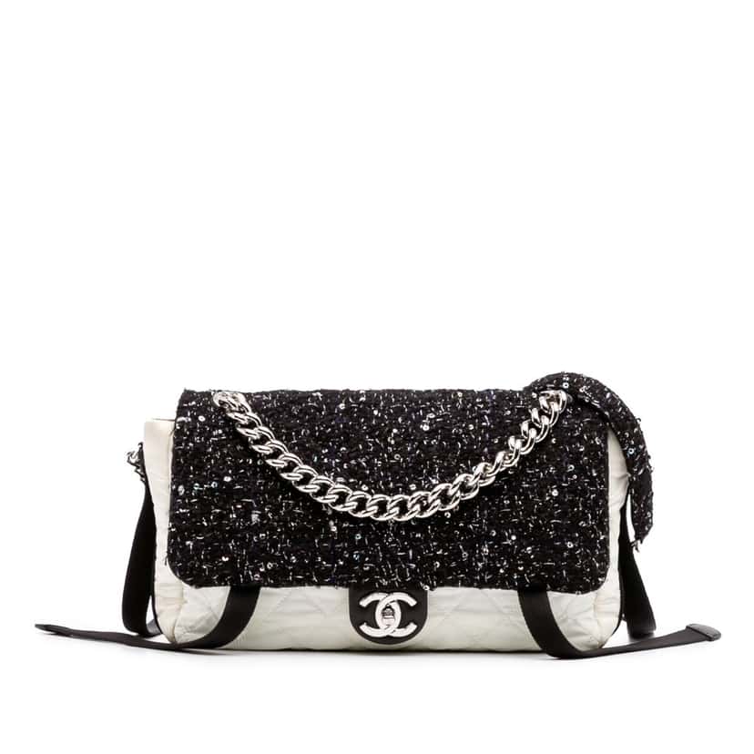 Chanel Bicolor Tweed and Nylon Astronaut Essentials Flap Black Tweed Good condition - Front View
