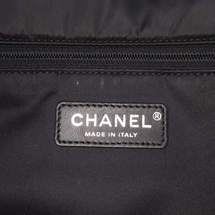 Chanel Bicolor Tweed and Nylon Astronaut Essentials Flap Black Tweed Good condition - Box View