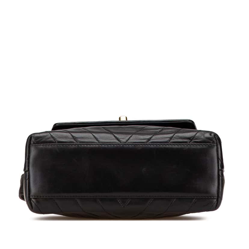 Chanel CC Chevron Lambskin Flap Black Leather Good condition - Inside View