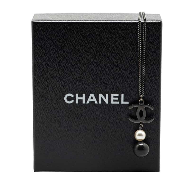 Chanel Silver CC Faux Pearl Pendant Necklace Silver Brass Good condition - Box View
