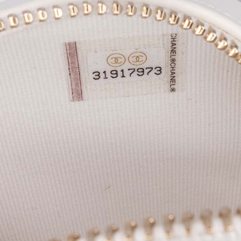 Chanel Mini Lambskin CC in Love Heart Crossbody White Leather Good condition - Box View