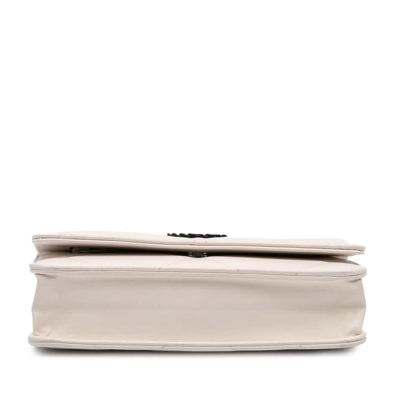 Chanel Quilted Lambskin 19 Wallet on Chain White Leather Good condition - Inside View