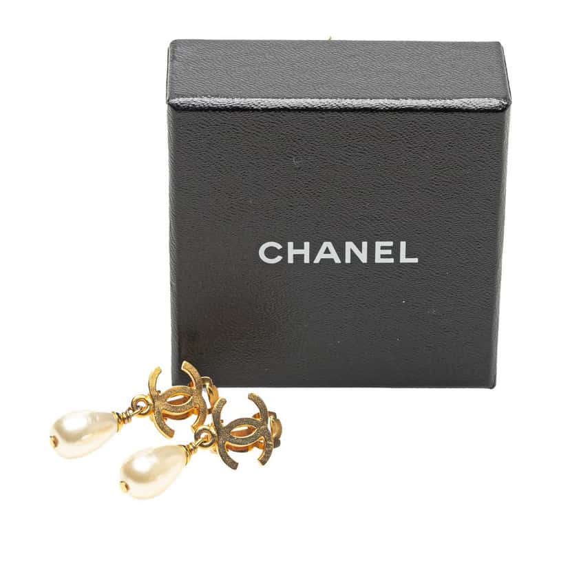 Chanel Gold Plated CC Faux Pearl Drop Clip on Earrings Gold Metal Good condition - Box View