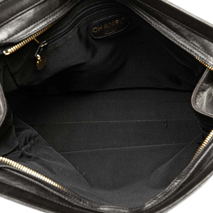 Chanel CC Lambskin Chain Tote Black Leather Fair condition - Model View