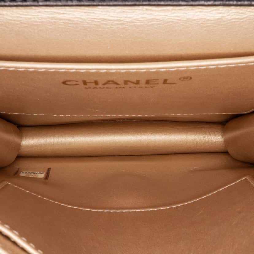Chanel Small Lambskin Chic Pearls Flap Black Leather Good condition - Model View