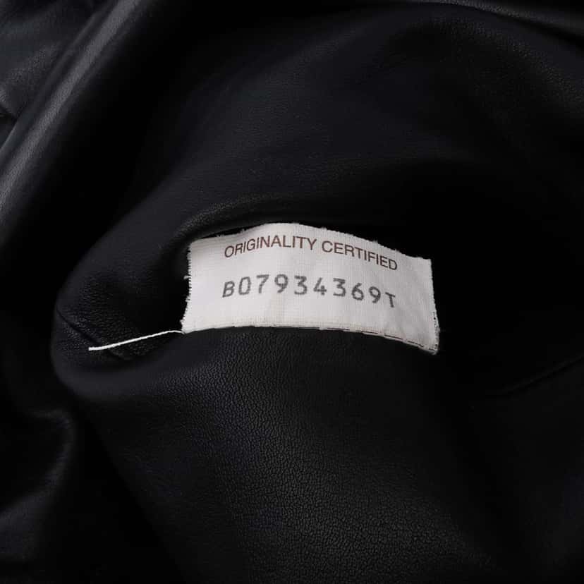 Bottega Veneta Lambskin The Pouch Black Leather Good condition - Box View