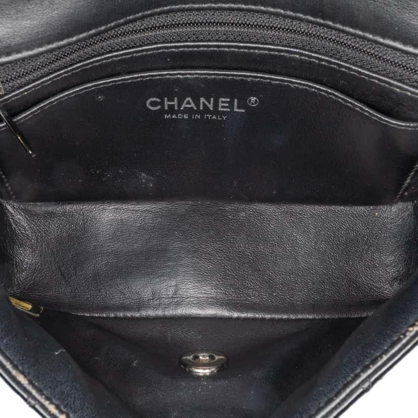 Chanel Mini Rectangular Classic Patent Single Flap Black Leather Good condition - Model View