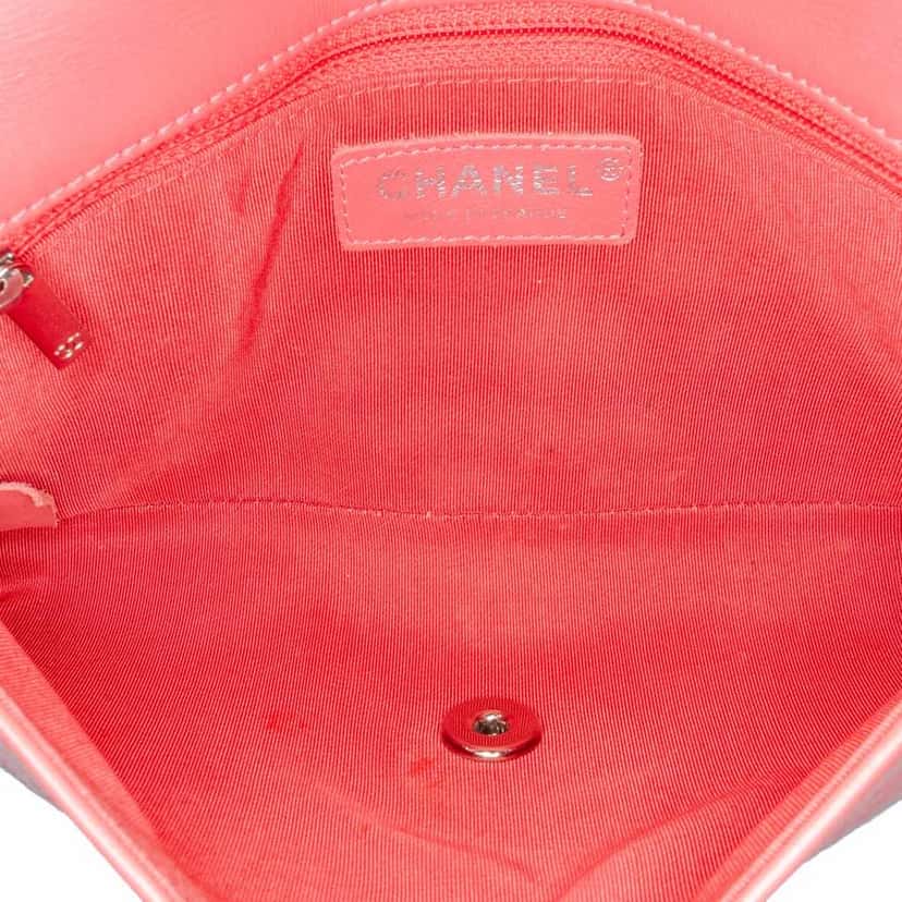 Chanel Crumpled Calfskin Bi Quilted Vintage Full Flap Pink Leather Very good condition - Model View