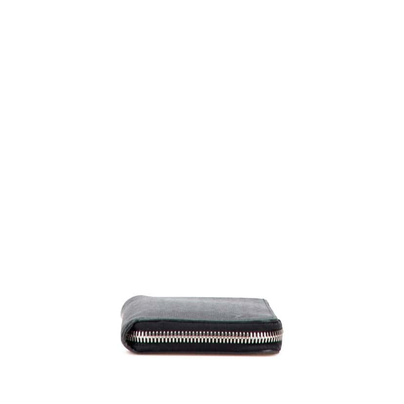 Louis Vuitton Taiga Zippy Vertical Long Wallet Black Leather Good condition - Inside View