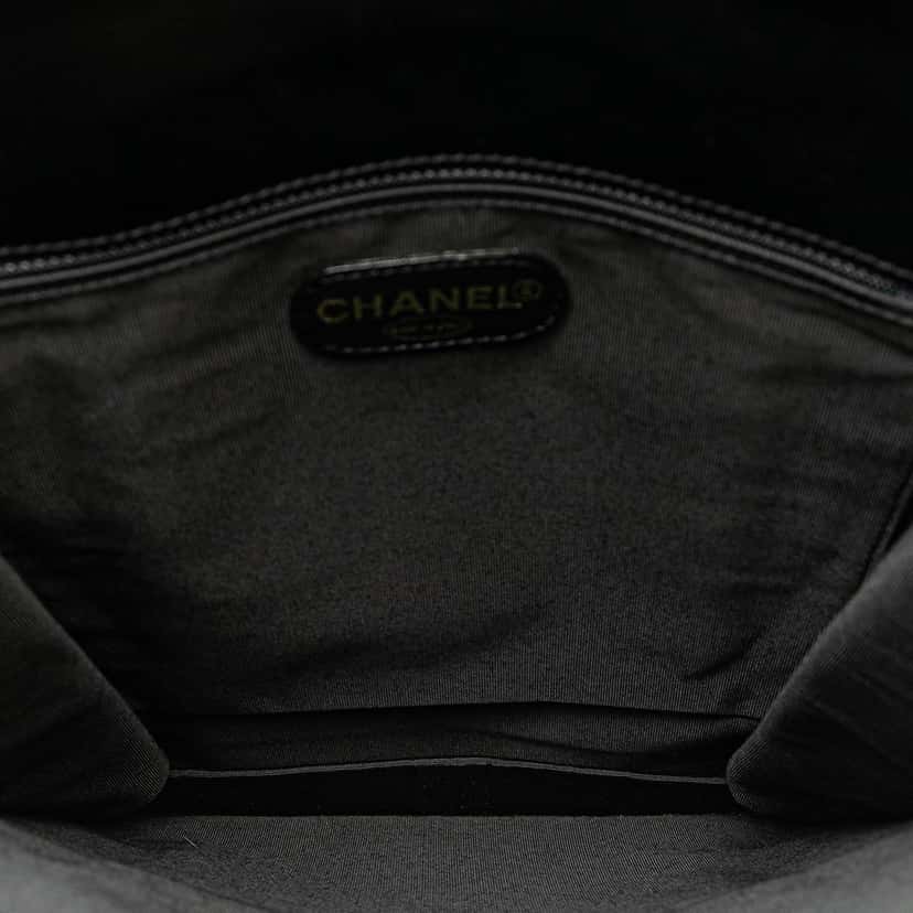 Chanel CC Lambskin Backpack Black Leather Good condition - Model View