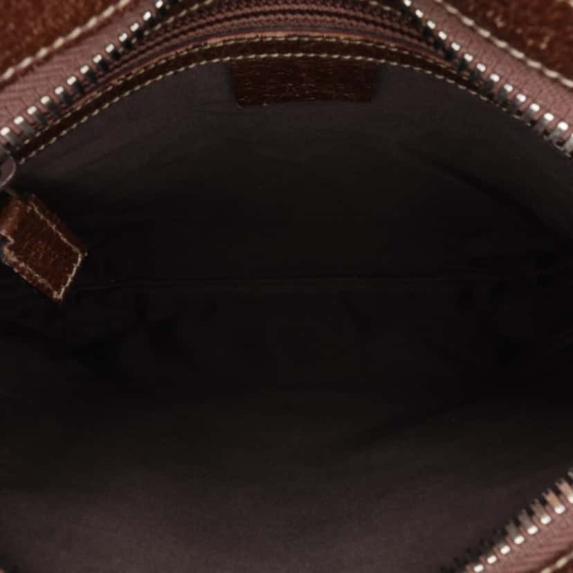 Gucci GG Canvas Crossbody Brown Canvas Good condition - Model View