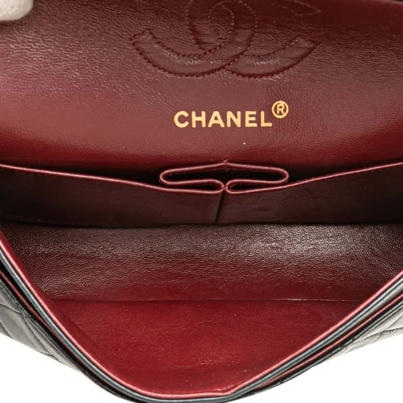 Chanel Small Classic Lambskin Double Flap Black Leather Good condition - Model View