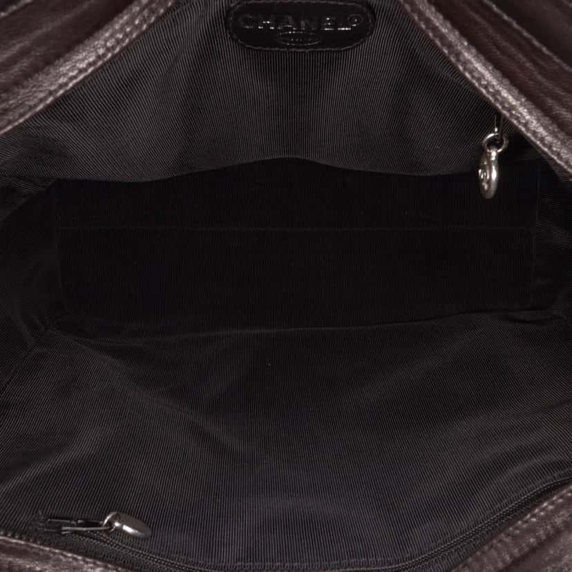 Chanel CC Quilted Lambskin Shoulder Bag Black Leather Good condition - Model View