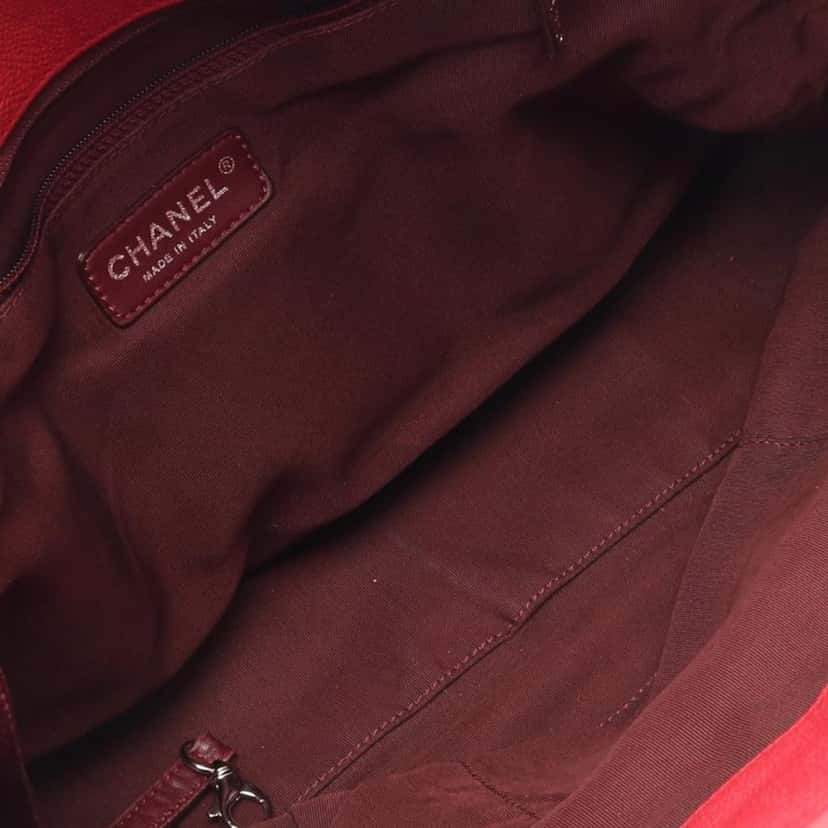 Chanel Quilted Caviar French Riviera Hobo Red Leather Good condition - Inside View