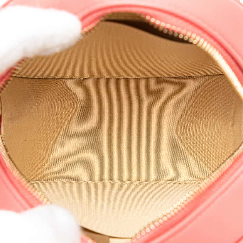 Chanel CC Quilted Lambskin Pearl Crush Round Clutch with Chain Pink Leather Good condition - Model View