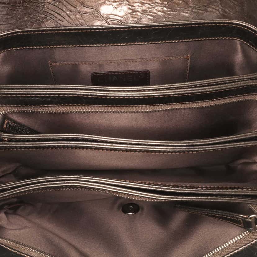 Chanel Medium Metallic Crackled Calfskin Clams Pocket Flap Brown Leather Good condition - Model View