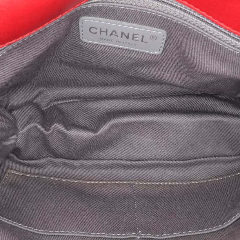 Chanel Aged Calfskin CC Chain Frame Flap Red Leather Good condition - Model View