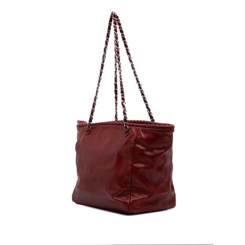 Chanel Calfskin On The Bund Tote Red Leather Good condition - Back View