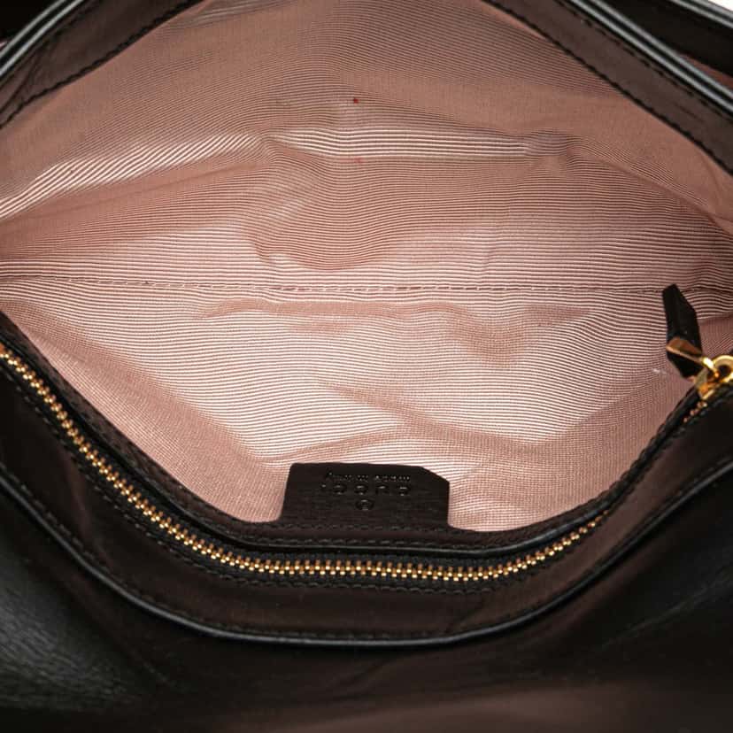 Gucci Small Leather Arli Crossbody Black Leather Good condition - Model View