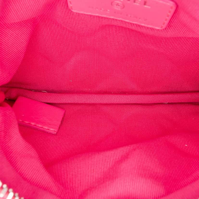Chanel Small Goatskin Quilted Reissue Cosmetic Pouch Pink Leather Good condition - Model View
