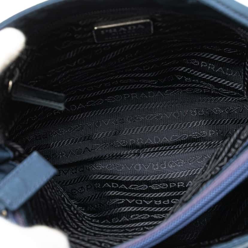 Prada Tessuto Tote Blue Good condition - Model View