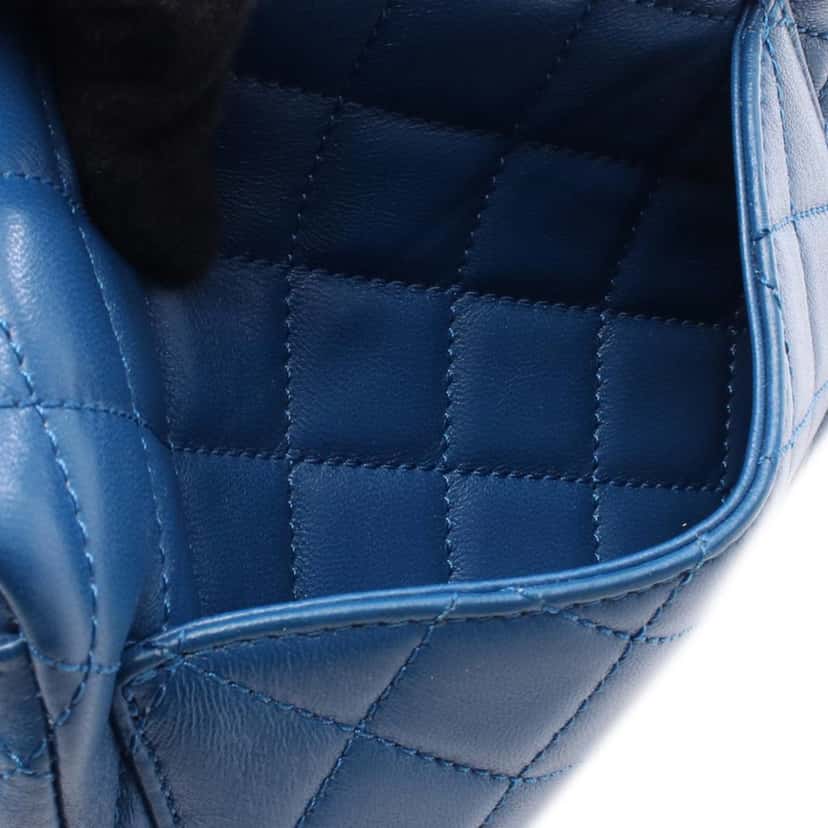 Chanel Mini Square Classic Lambskin Pearl Crush Single Flap Blue Leather Good condition - Model View