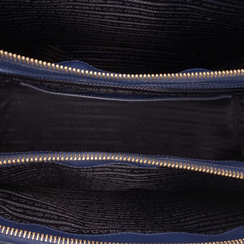 Prada Medium Saffiano Lux Galleria Double Zip Tote Blue Leather Good condition - Model View