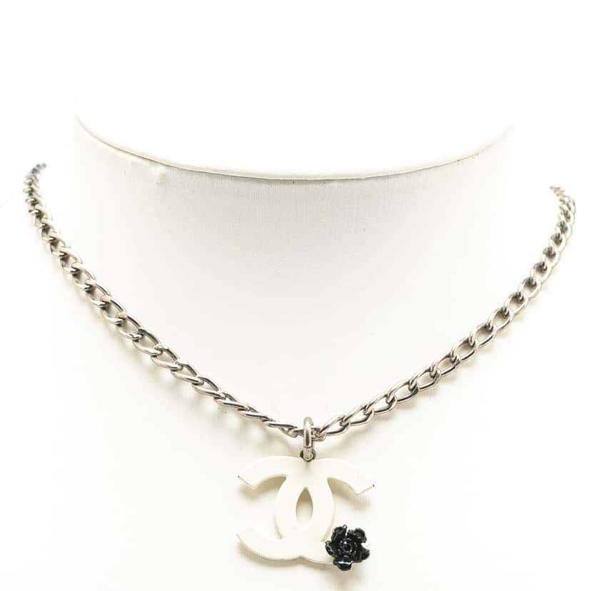 Chanel Silver Plated Resin CC Camellia Charm Necklace Silver Brass Good condition - Box View