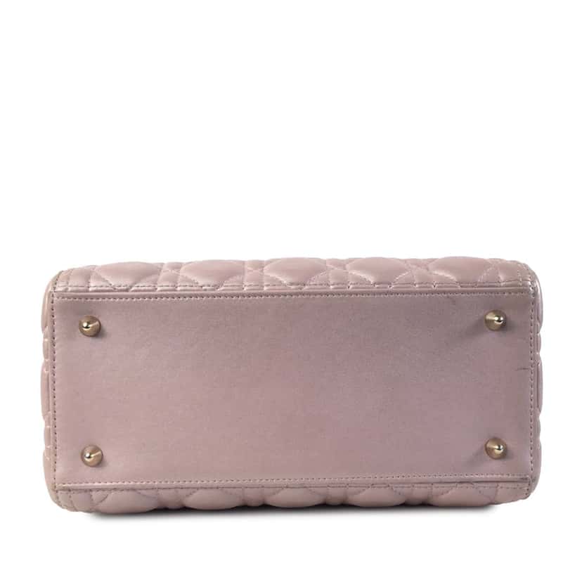 Dior Medium Pearlescent Lambskin Cannage Lady Dior Pink Leather Good condition - Model View