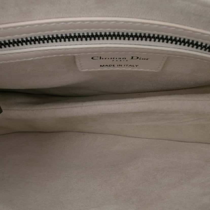 Dior Studded Leather Saddle Bag White Leather Good condition - Model View