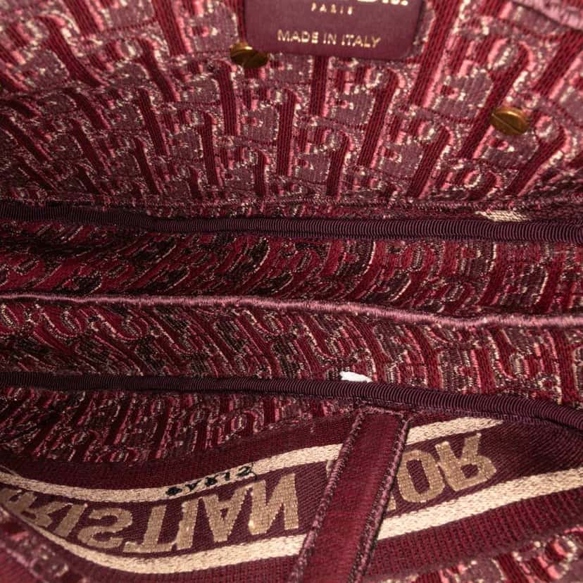 Dior Oblique Velvet Embroidered Saddle Bag Red Velvet Very good condition - Model View