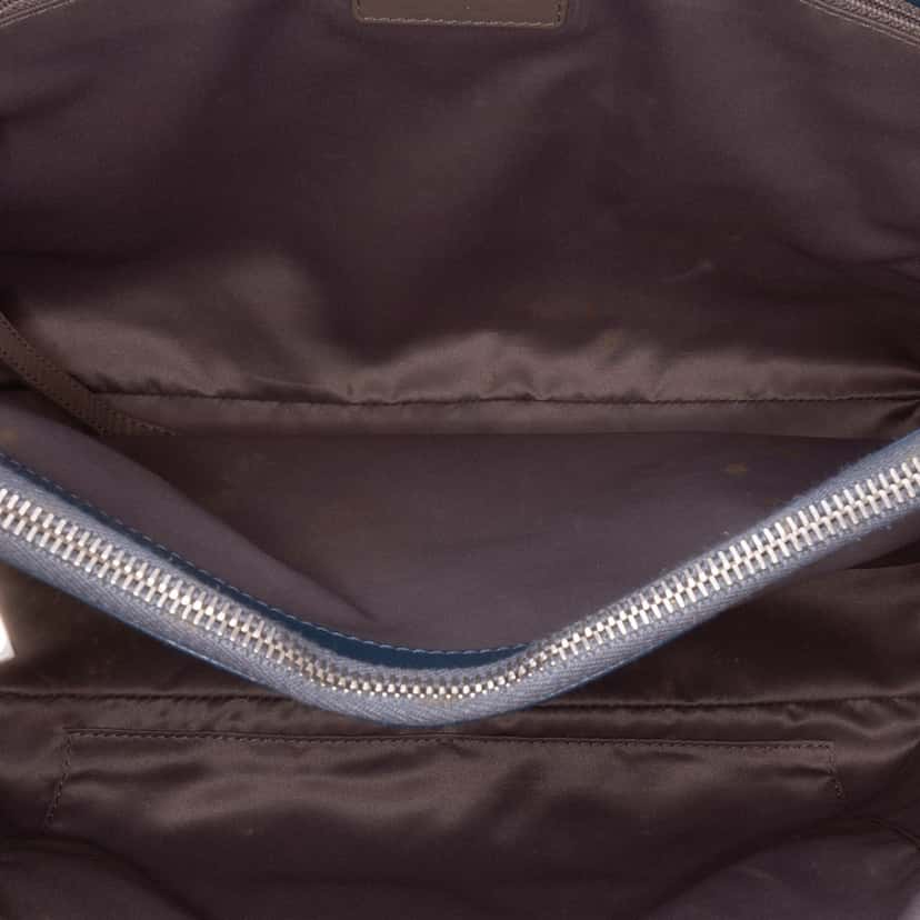 Chanel Caviar Grand Shopping Tote Blue Leather Good condition - Model View