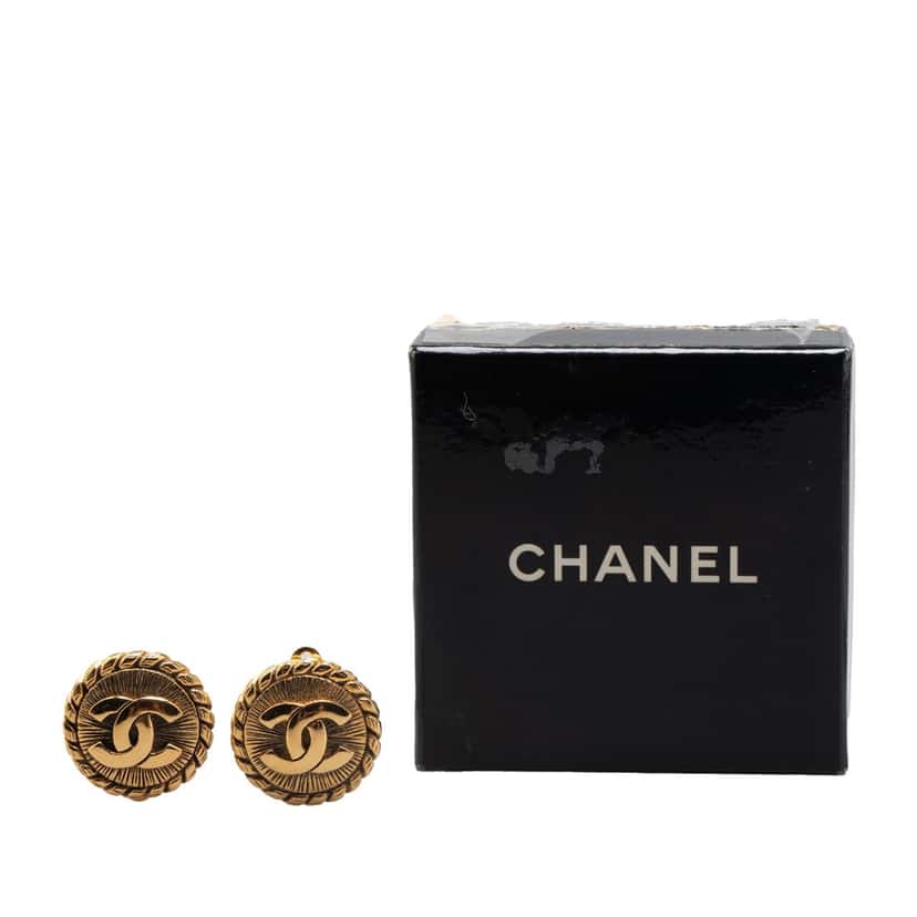 Chanel Gold Plated CC Round Clip on Earrings Gold Metal Good condition - Model View