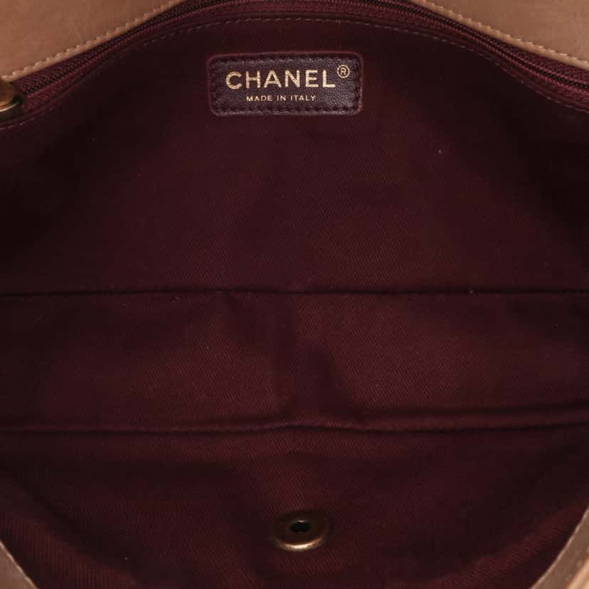 Chanel Medium Bicolor Calfskin Graphic Flap Brown Leather Good condition - Model View
