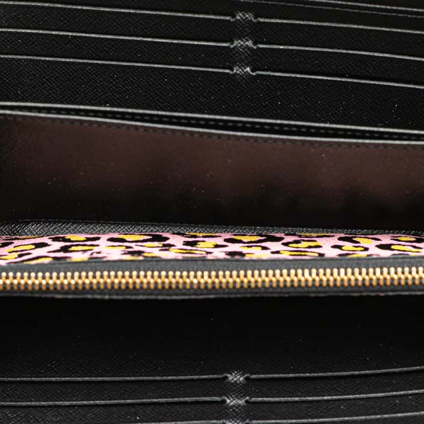 Louis Vuitton Monogram Giant Wild At Heart Zippy Wallet Black Canvas Good condition - Model View