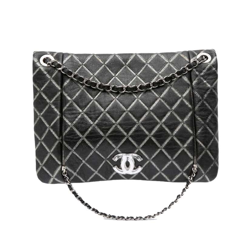Chanel Quilted Metallic Distressed Lambskin CC Crystal Flap Black Leather Good condition - Front View