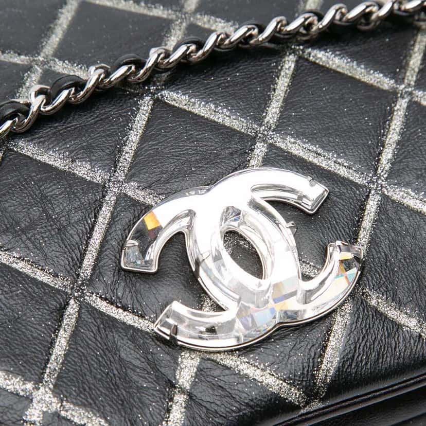 Chanel Quilted Metallic Distressed Lambskin CC Crystal Flap Black Leather Good condition - Box View
