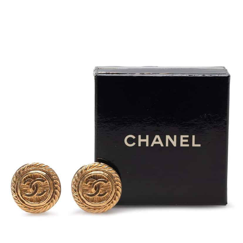 Chanel Gold Plated CC Round Clip On Earrings Gold Metal Good condition - Model View